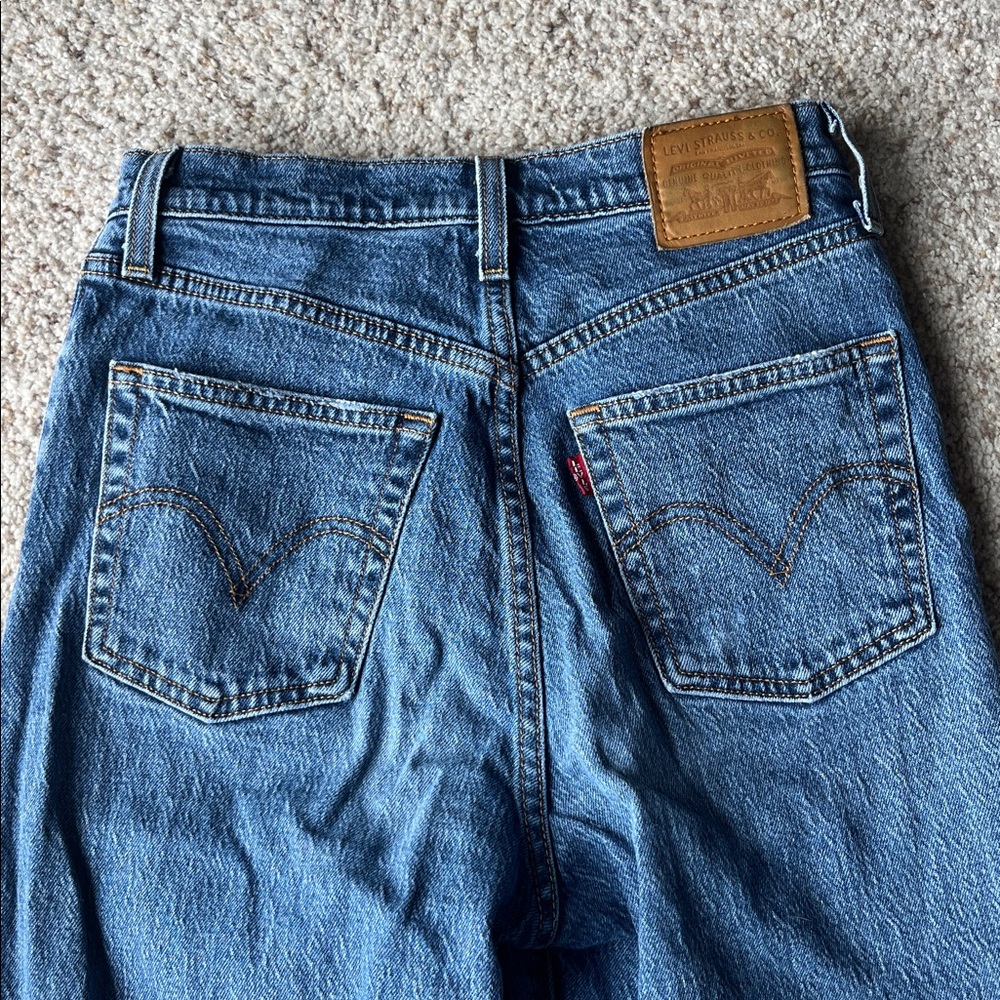 Levi’s Ribcage Straight Jeans - Picture 4 of 5